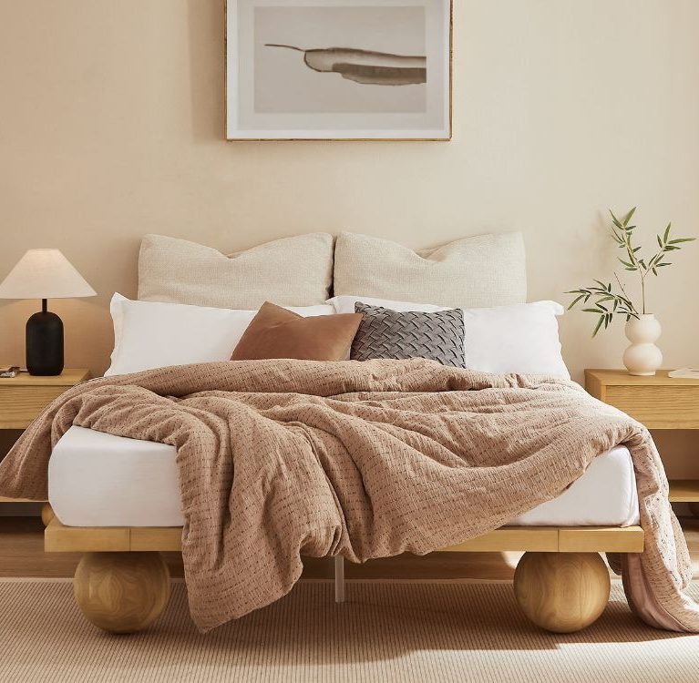Ballico Timber Bed Base - Light Oak